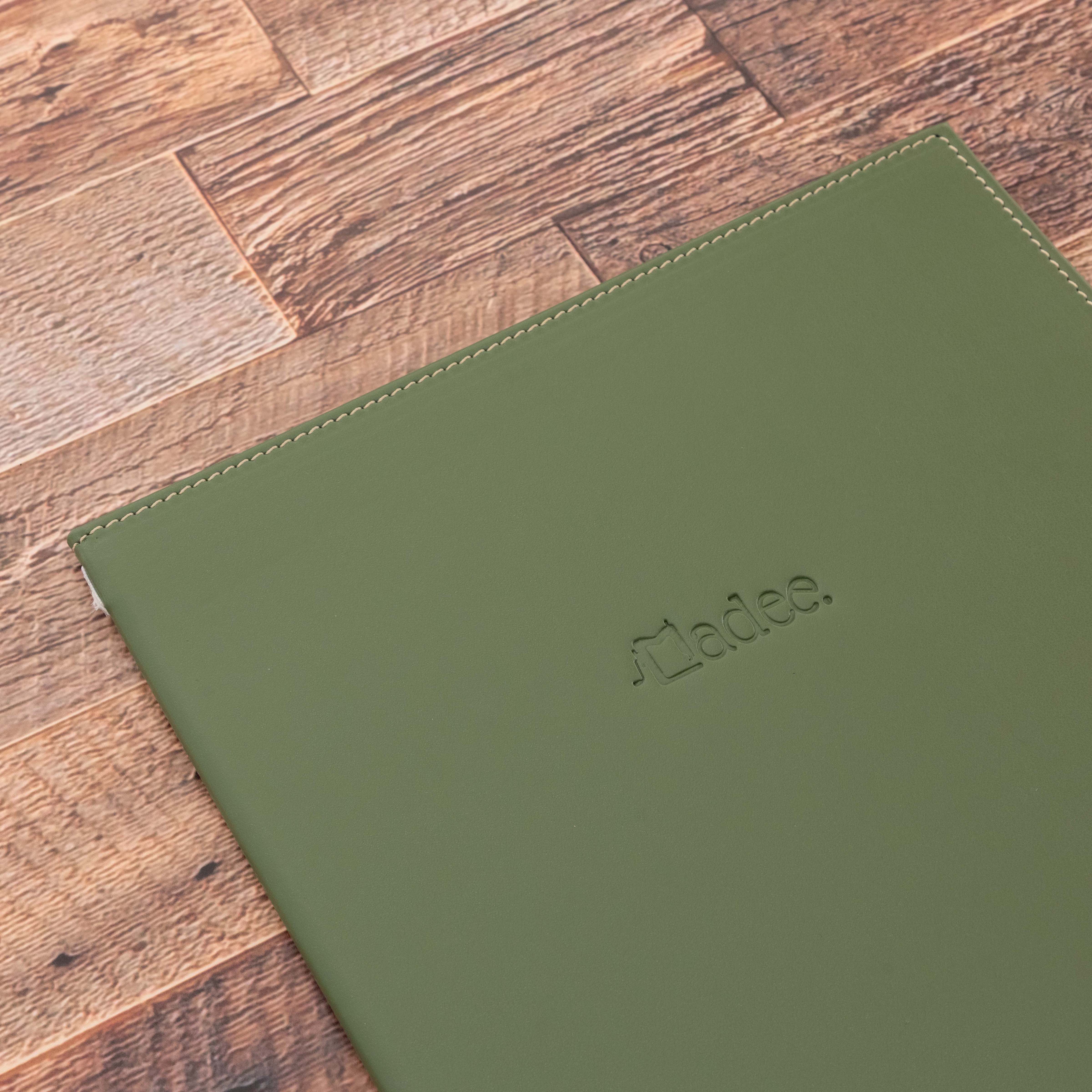 Porta menu A4 rigido con elastico personalizzabile in similpelle