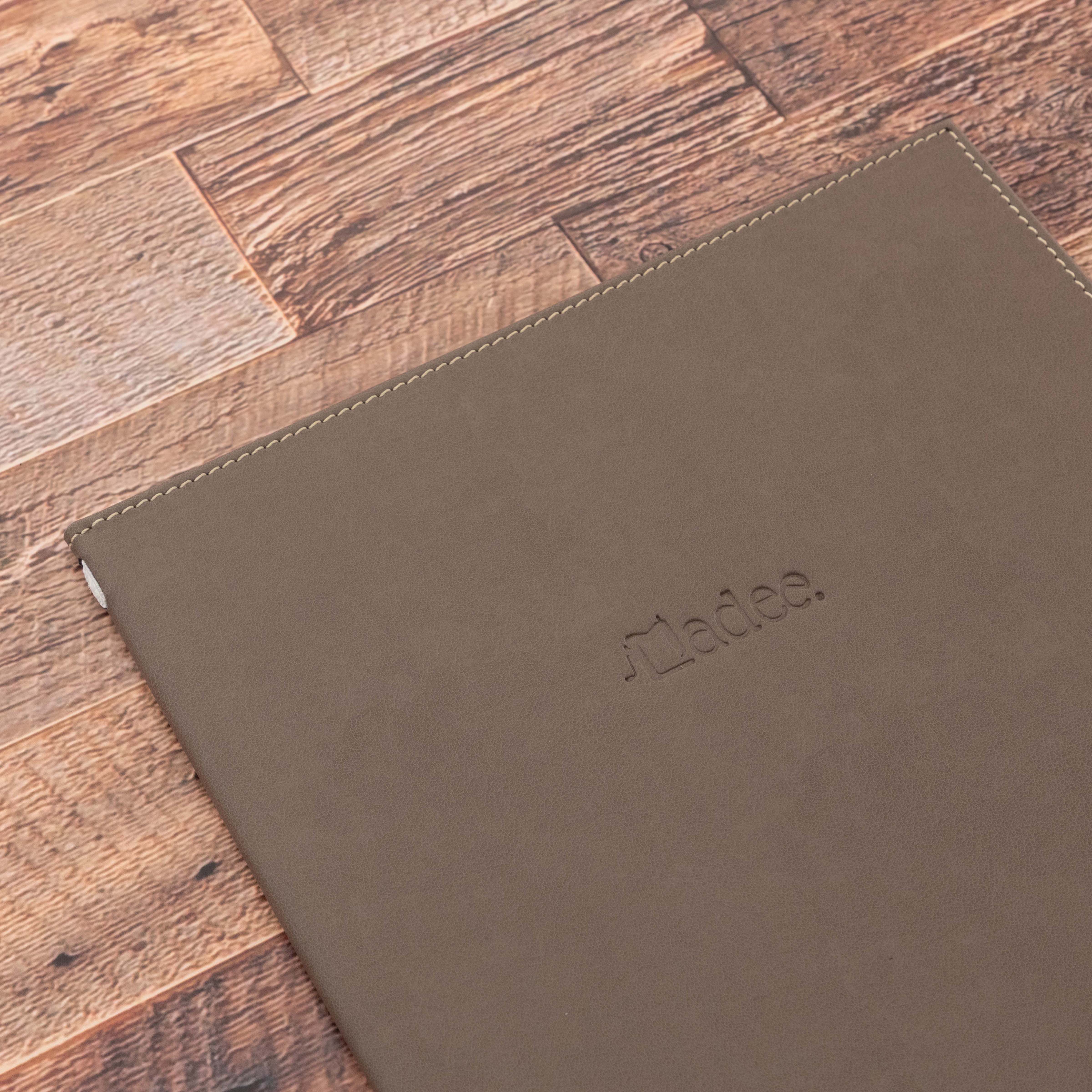 Porta menu A4 rigido con elastico personalizzabile in similpelle
