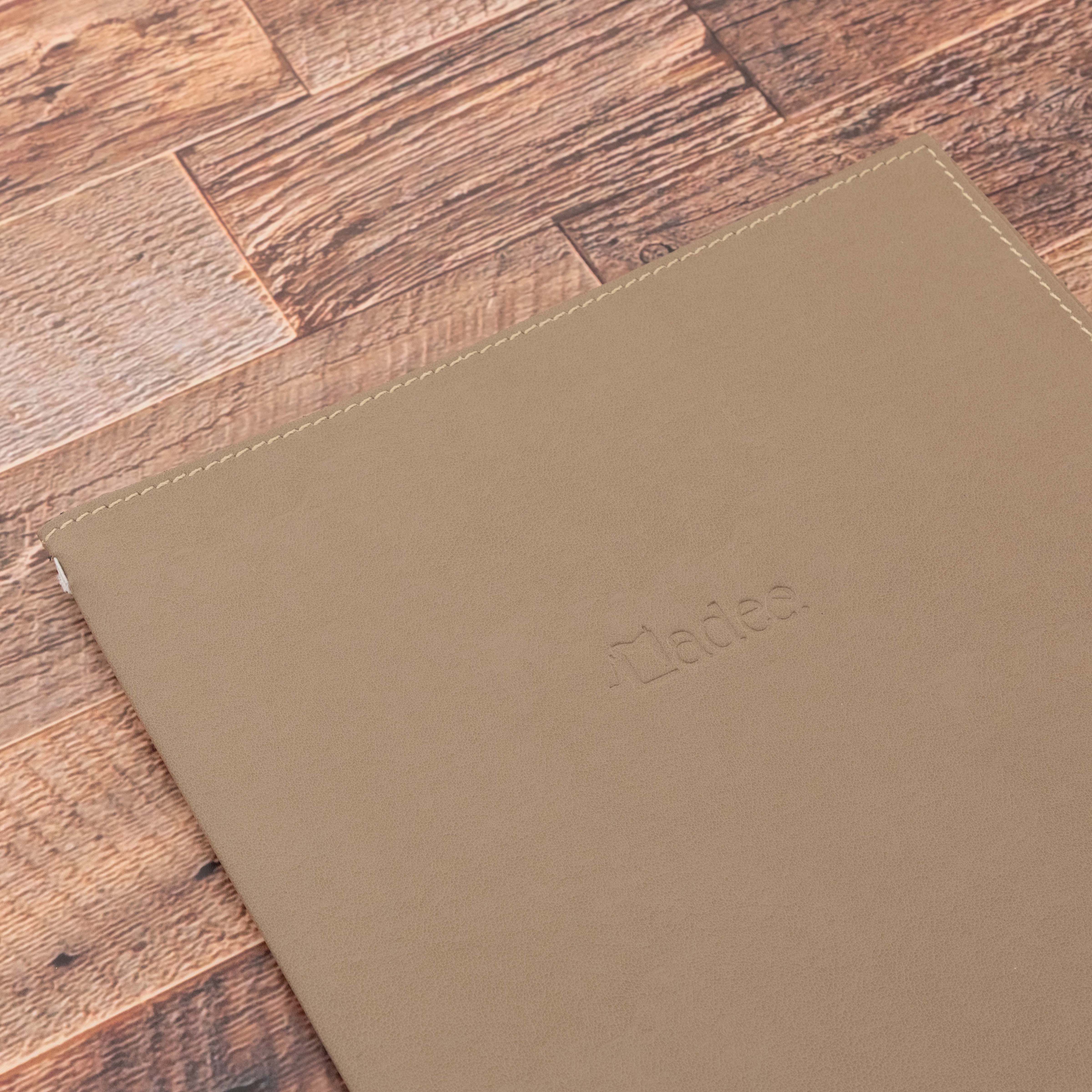 Porte menu personnalisable en simili cuir
