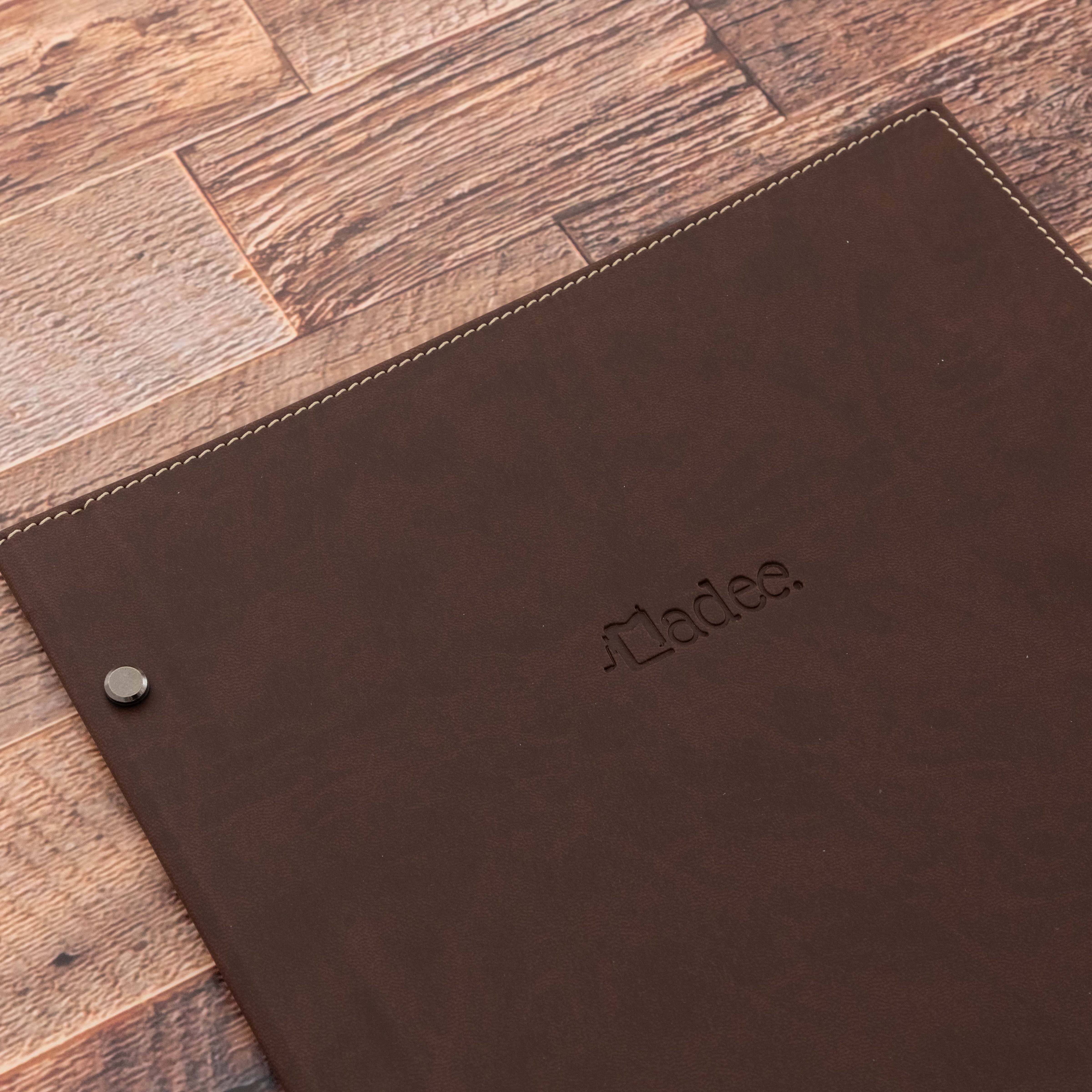Porta menu A5 rigido con viti in acciaio personalizzabile in similpelle