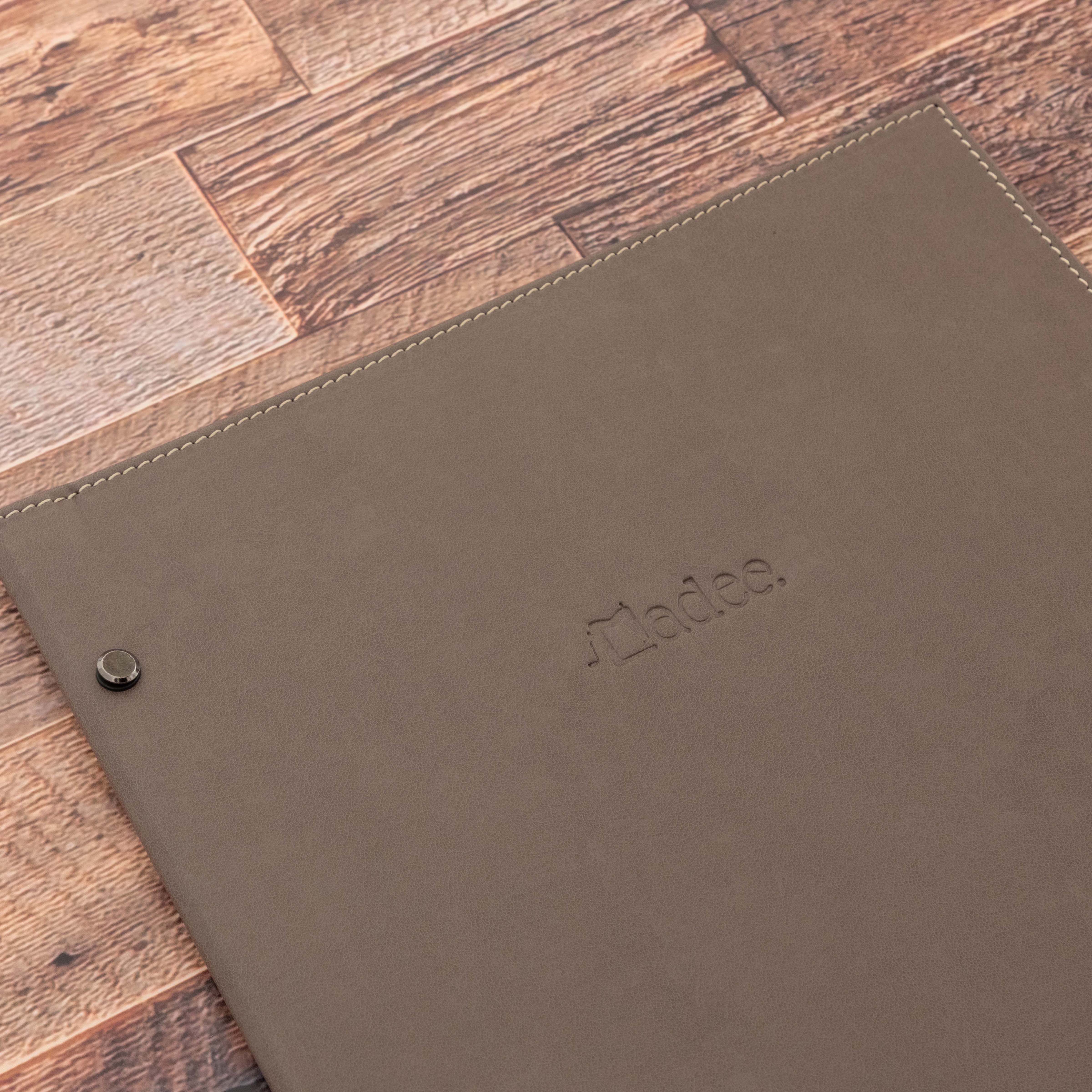 Porta menu A5 rigido con viti in acciaio personalizzabile in similpelle