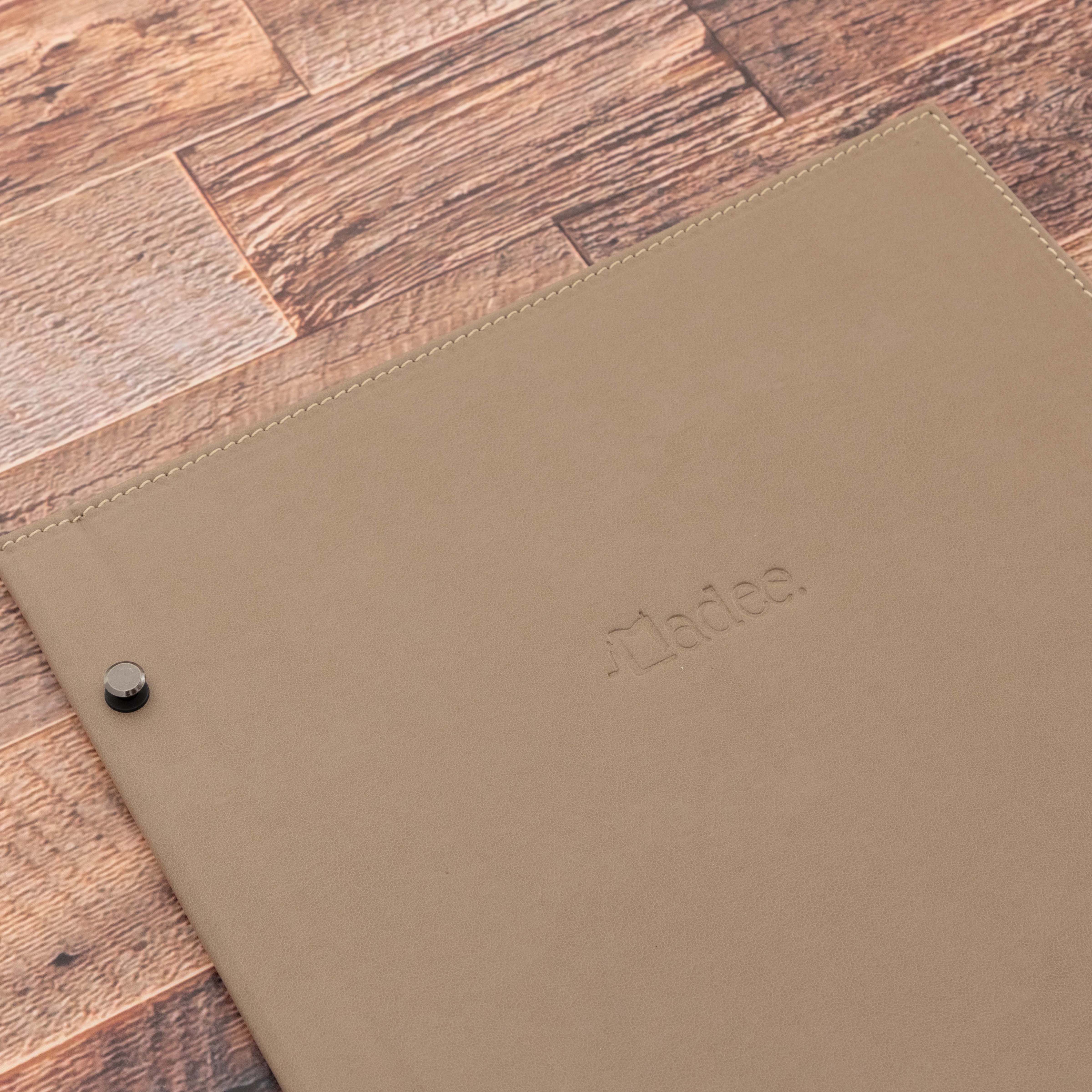 Porta menu A5 rigido con viti in acciaio personalizzabile in similpelle