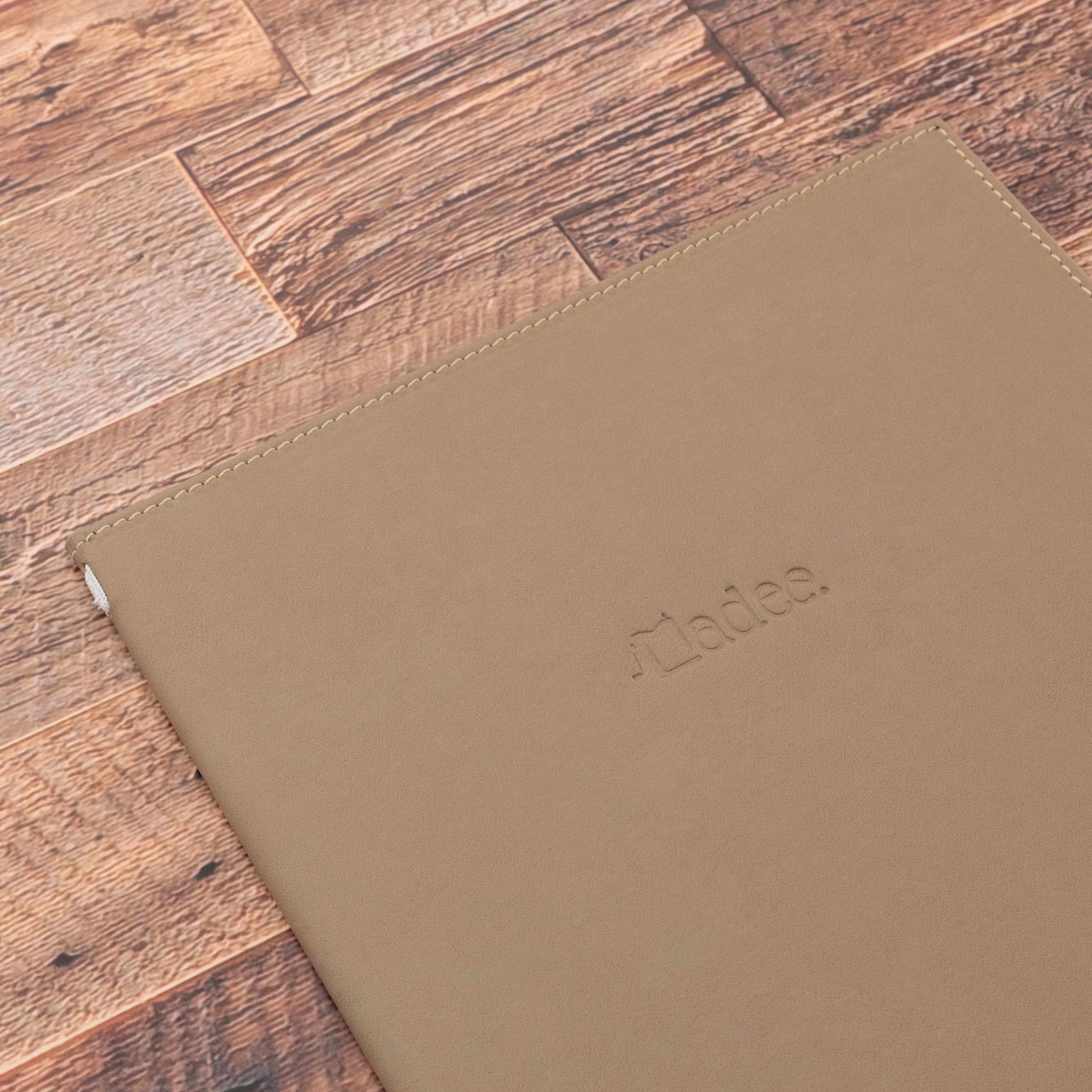 Porta menu A4 rigido con elastico personalizzabile in similpelle