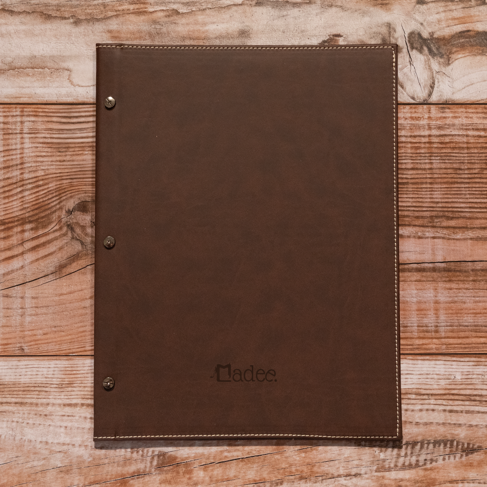 Porta menu rigido con viti in acciaio personalizzabile in similpelle