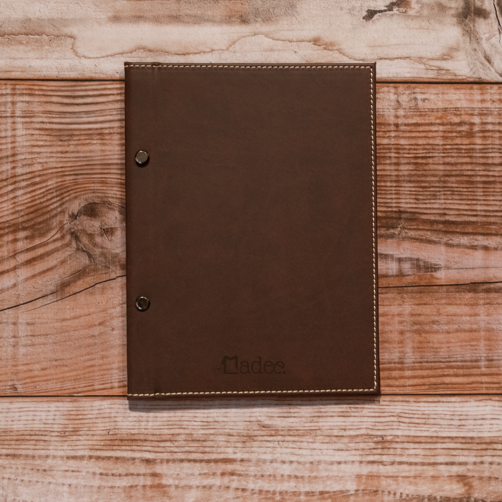 Porta menu rigido con viti in acciaio personalizzabile in similpelle