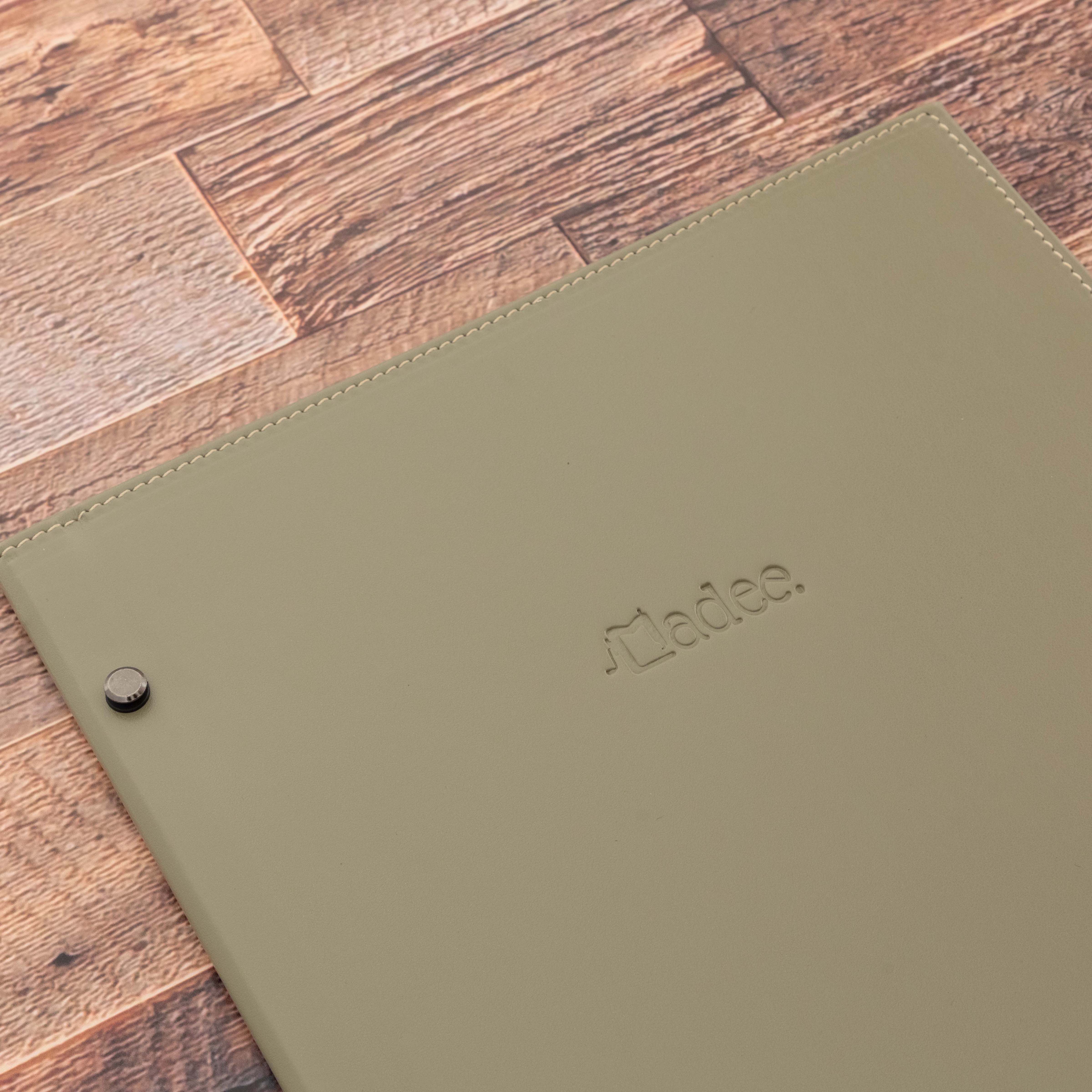 Porta menu A5 rigido con viti in acciaio personalizzabile in similpelle