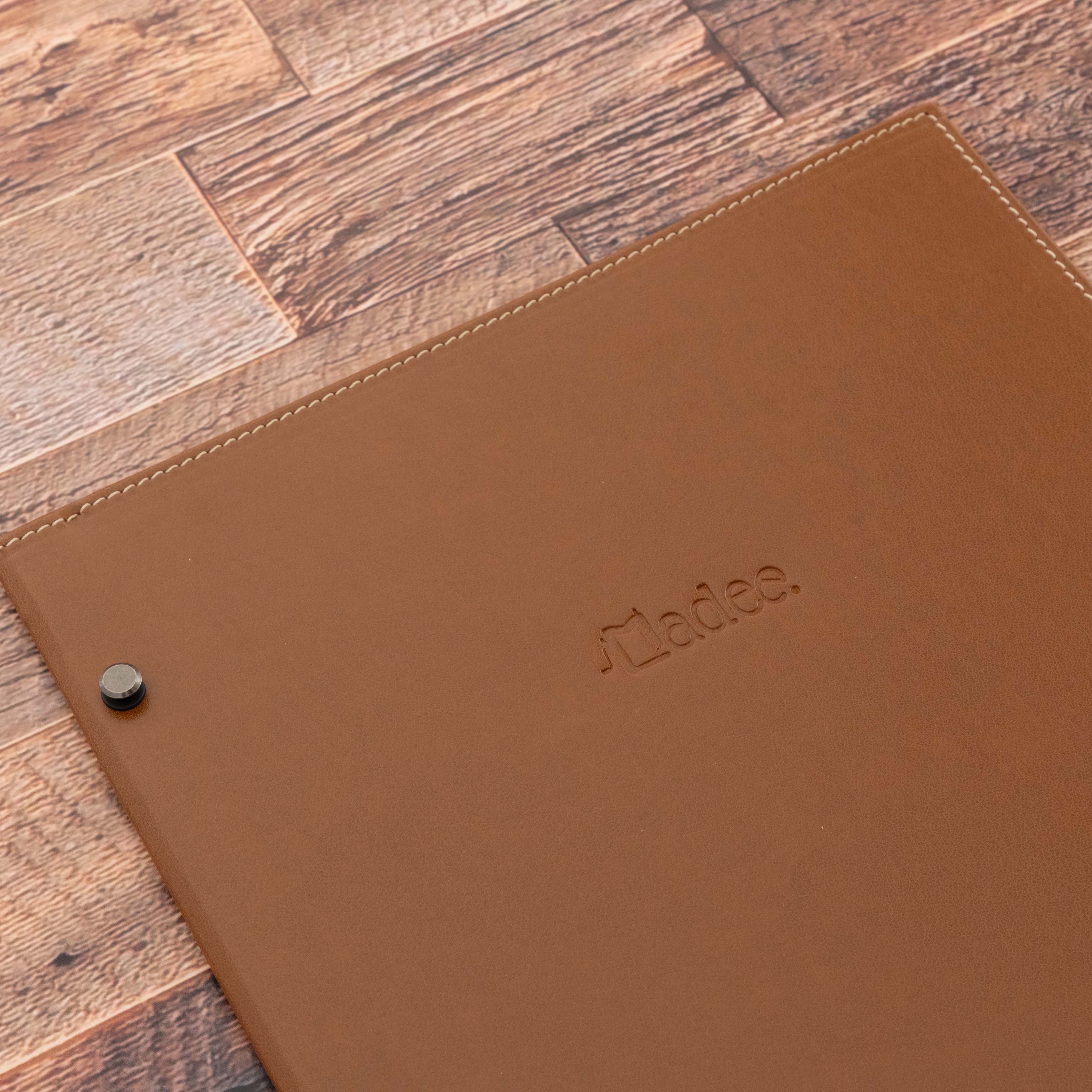 Porta menu A5 rigido con viti in acciaio personalizzabile in similpelle